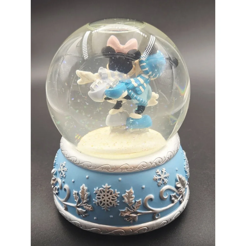 Precious Moments Disney Showcase 